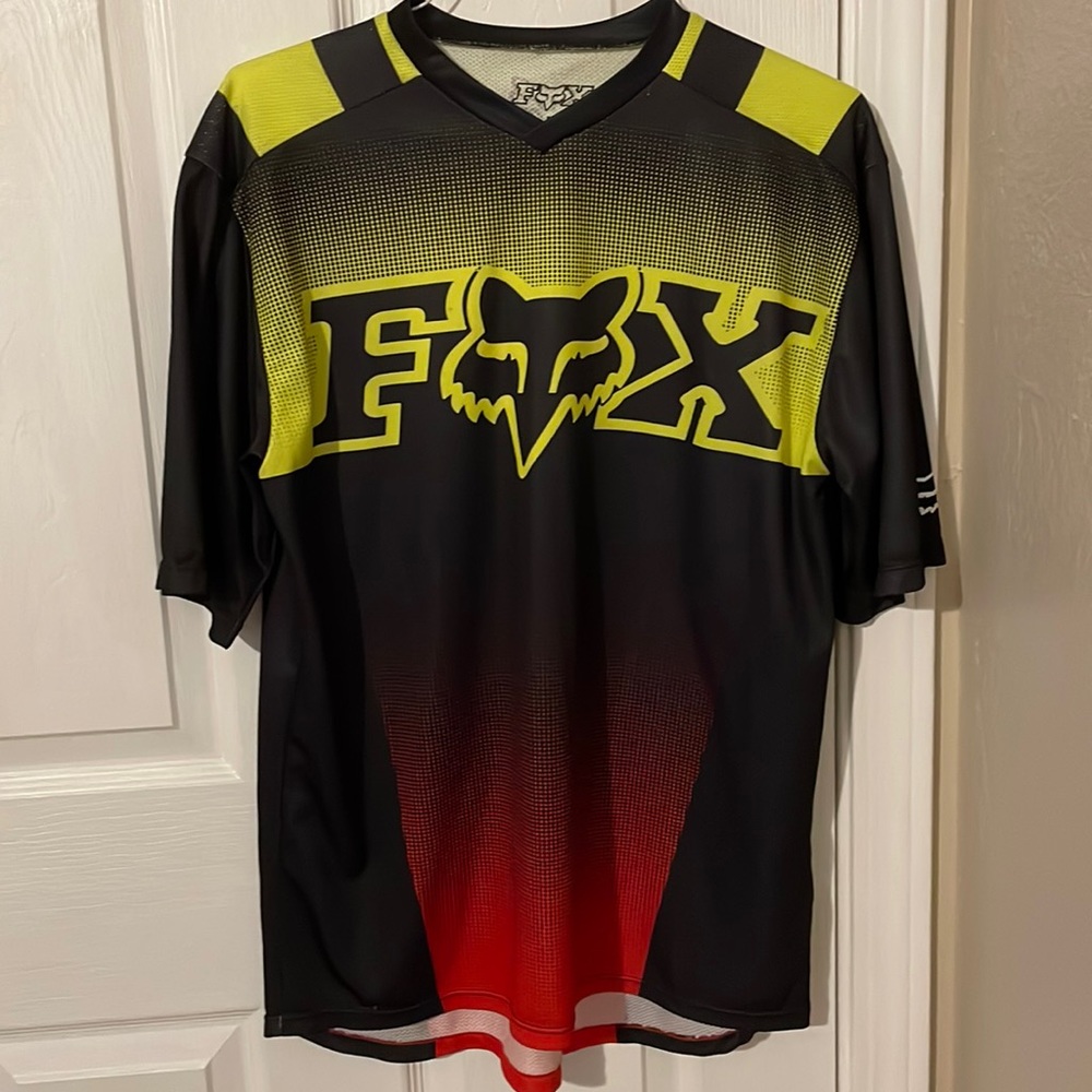 Fox V -Neck ShortSleeve Shirt